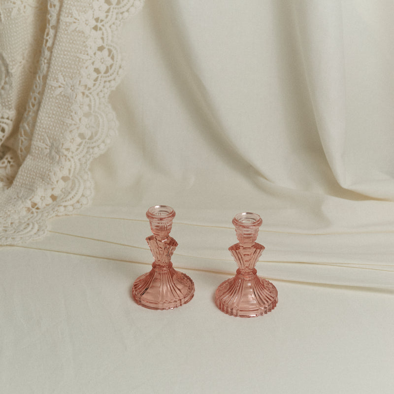 Paire de bougeoirs en verre rose