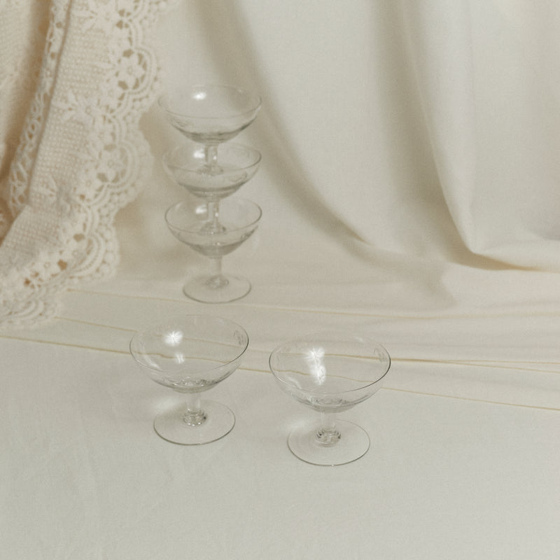 Coupes à champagne en verre gravé