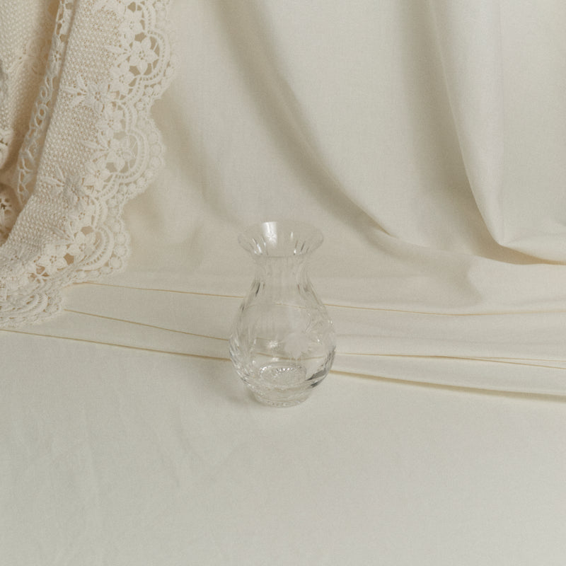 Vase vintage en cristal gravé – Motifs floraux, fabrication anglaise