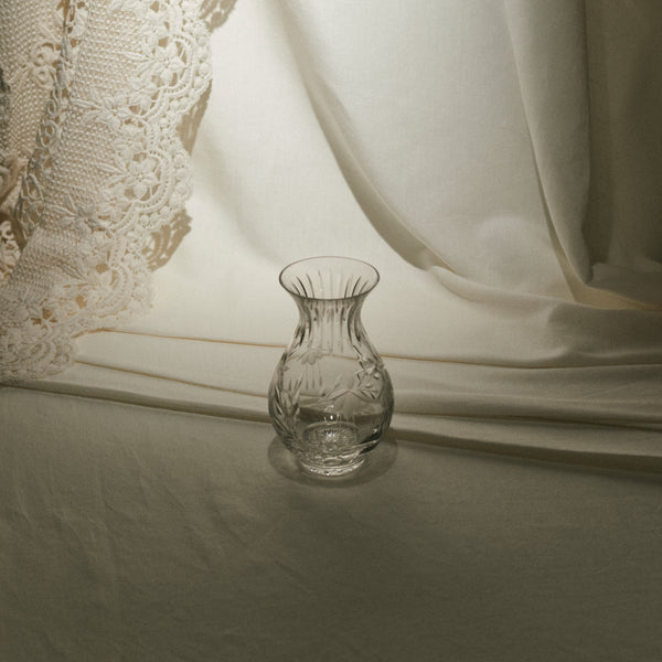 Vase vintage en cristal gravé – Motifs floraux, fabrication anglaise