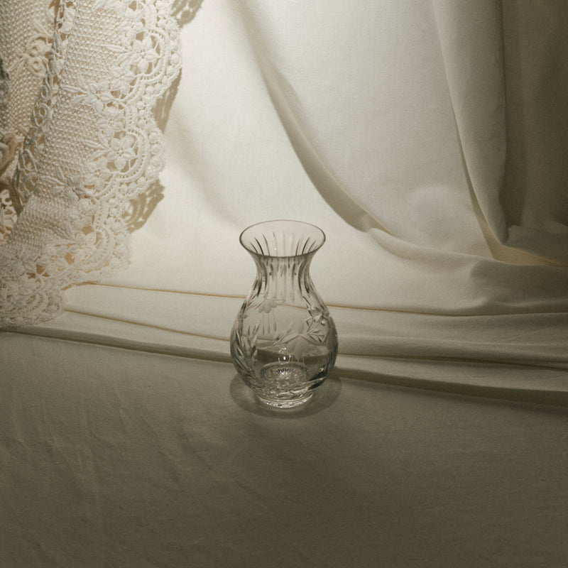 Vase vintage en cristal gravé – Motifs floraux, fabrication anglaise