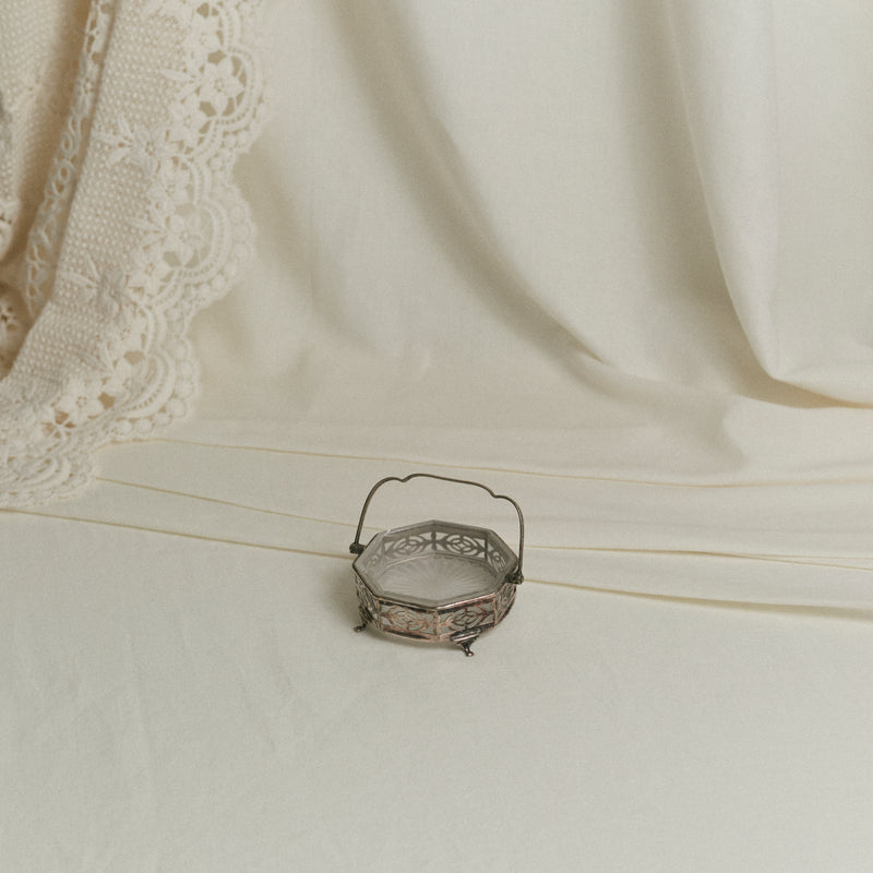 Salière avec support en verre sculpté – Argent plaqué